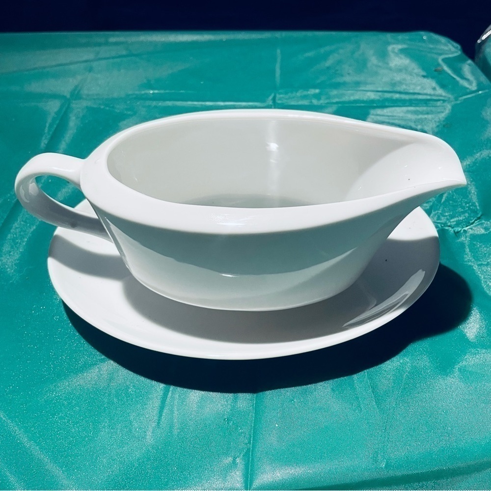 Vintage plane gravy bowl and serving dish